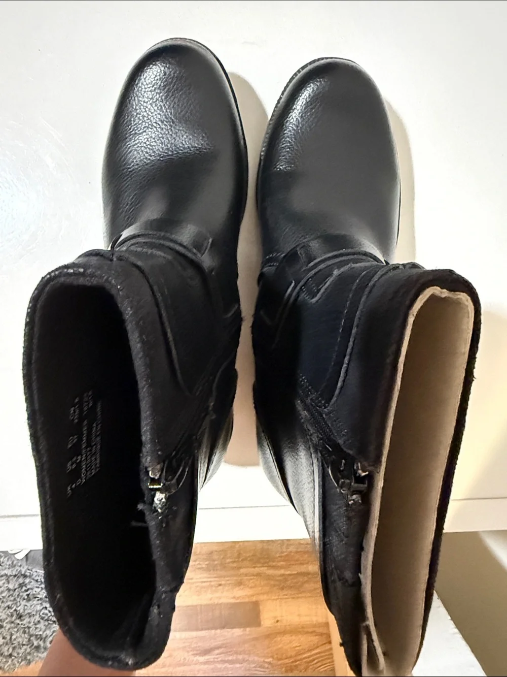 Clarks Women's Riddle Avant Black Leather Ankle Zip Boots Size 6.5